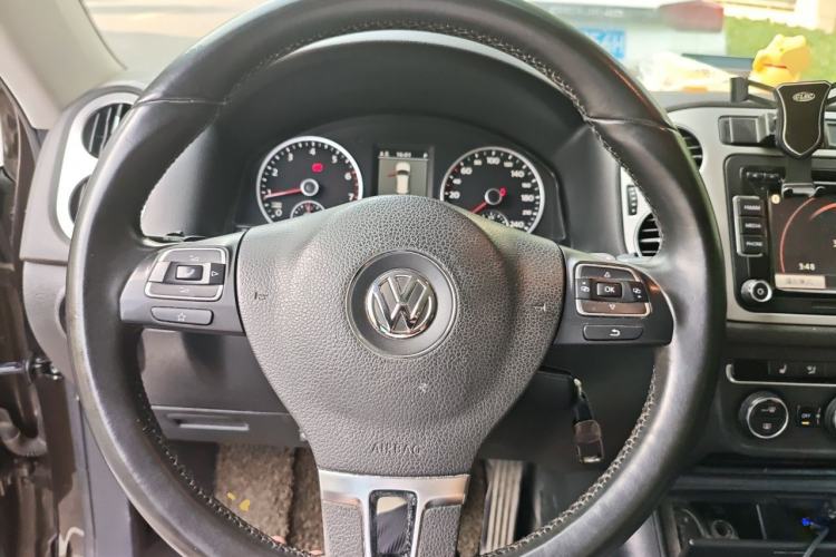 Used Volkswagen Tiguan 2013 1.8 TSI Automatic All-Wheel Drive Luxury Model Steering Wheel