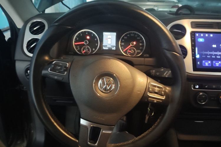 Used Volkswagen Tiguan 2013 2.0 TSI Automatic All-Wheel Drive Luxury Edition Steering Wheel