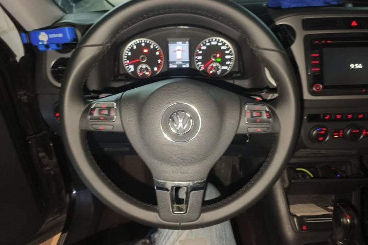 Used Volkswagen Tiguan 2013 1.8 TSI Automatic All-Wheel Drive Luxury Model Steering Wheel