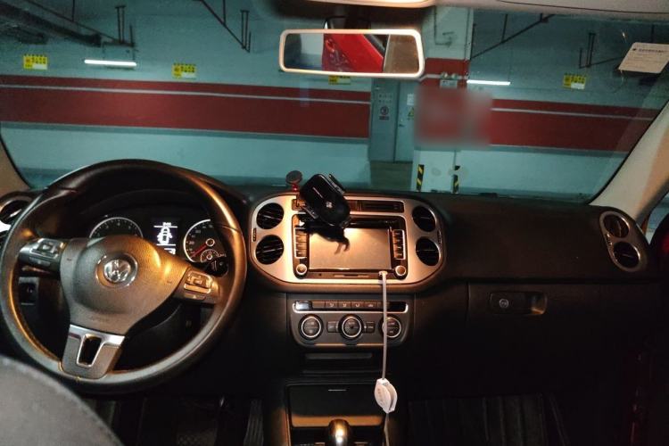 Used Volkswagen Tiguan 2013 1.8 TSI Automatic Two-Wheel Drive Comfort Edition Center Console
