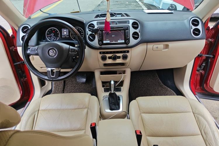 Used Volkswagen Tiguan 2013 1.8 TSI Automatic All-Wheel Drive Luxury Model Center Console