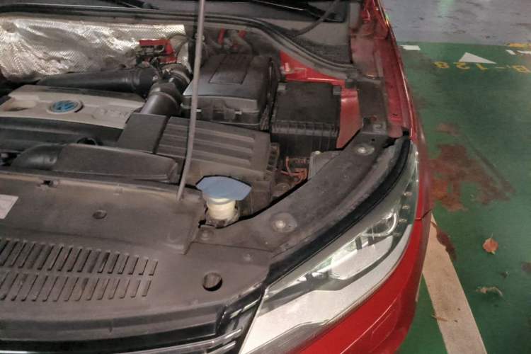 Used Volkswagen Tiguan 2013 2.0 TSI Automatic All-Wheel-Drive Flagship Edition Engine Bay Left
