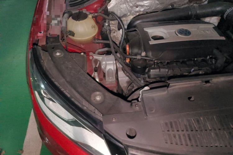 Used Volkswagen Tiguan 2013 2.0 TSI Automatic All-Wheel-Drive Flagship Edition Engine Bay Right