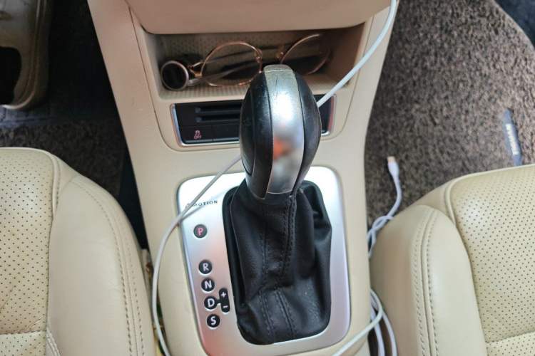 Used Volkswagen Tiguan 2013 1.8 TSI Automatic All-Wheel Drive Luxury Model Gear Lever