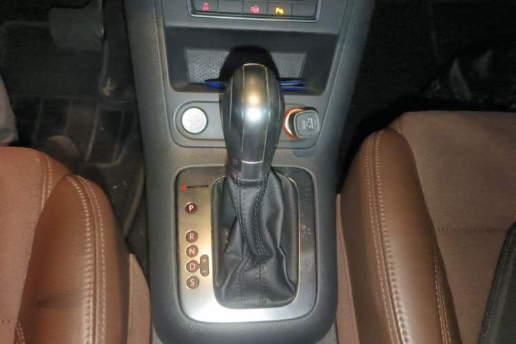 Used Volkswagen Tiguan 2013 2.0 TSI Automatic All-Wheel-Drive Flagship Edition Gear Lever