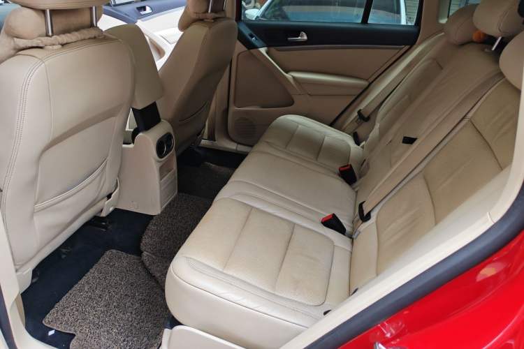 Used Volkswagen Tiguan 2013 1.8 TSI Automatic All-Wheel Drive Luxury Model Left Rear Seat