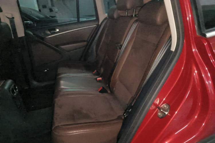 Used Volkswagen Tiguan 2013 2.0 TSI Automatic All-Wheel-Drive Flagship Edition Left Rear Seat