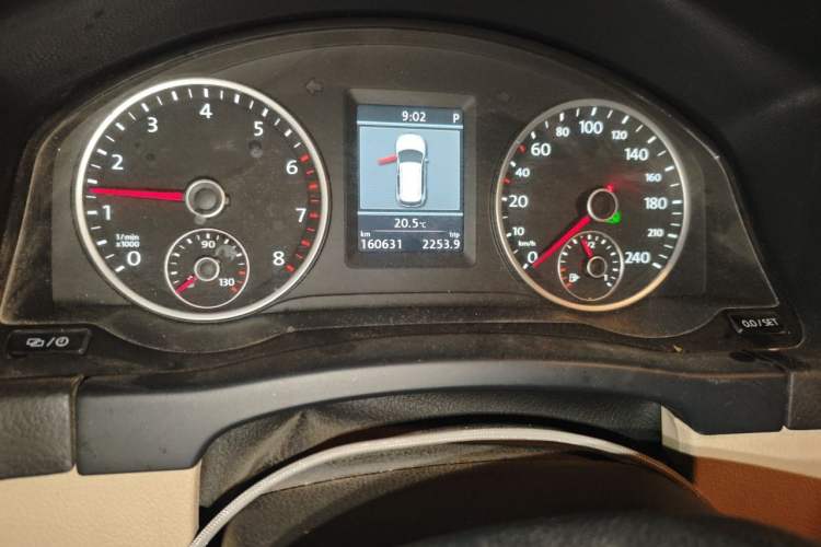 Used Volkswagen Tiguan 2013 1.8TSI Automatic Two-Wheel Drive Luxury Model Odometer Close Up