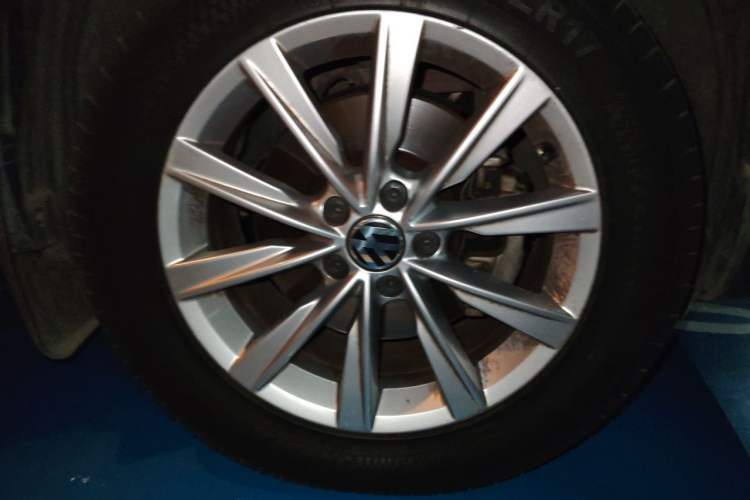 Used Volkswagen Tiguan 2013 1.8 TSI Automatic Two-Wheel Drive Comfort Edition Right Front Wheel Hub