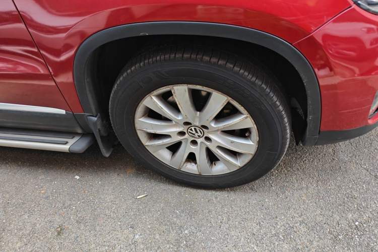 Used Volkswagen Tiguan 2013 1.8 TSI Automatic All-Wheel Drive Luxury Model Right Front Wheel Hub
