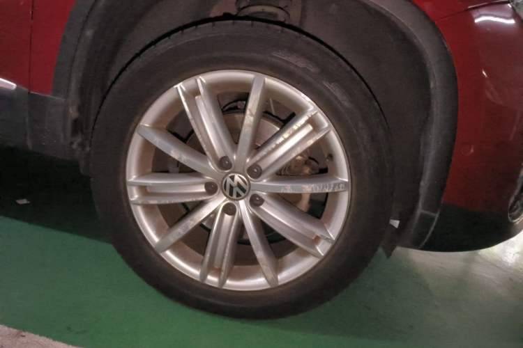 Used Volkswagen Tiguan 2013 2.0 TSI Automatic All-Wheel-Drive Flagship Edition Right Front Wheel Hub