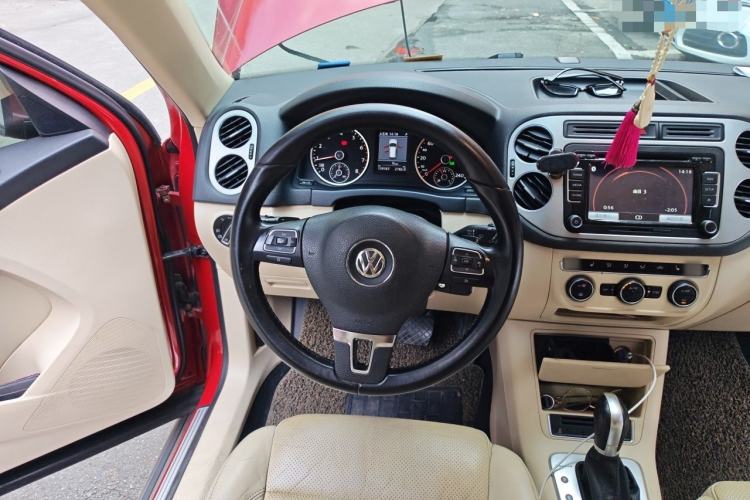 Used Volkswagen Tiguan 2013 1.8 TSI Automatic All-Wheel Drive Luxury Model Steering Wheel