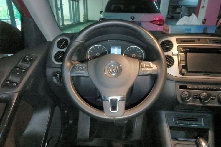 Used Volkswagen Tiguan 2013 2.0 TSI Automatic All-Wheel-Drive Flagship Edition Steering Wheel