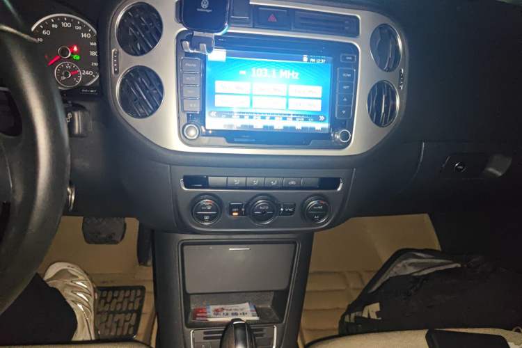 Used Volkswagen Tiguan 2013 1.8 TSI Automatic Two-Wheel Drive Comfort Edition Audio And AC Panel