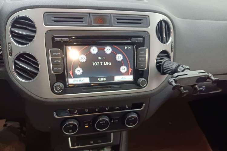 Used Volkswagen Tiguan 2013 2.0 TSI Automatic All-Wheel-Drive Flagship Edition Audio And AC Panel