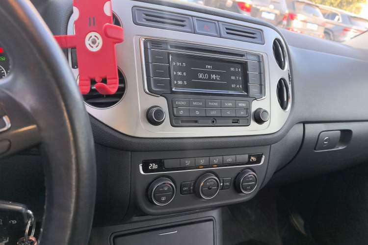 Used Volkswagen Tiguan 2013 1.8 TSI Automatic Two-Wheel Drive Comfort Edition Audio And AC Panel