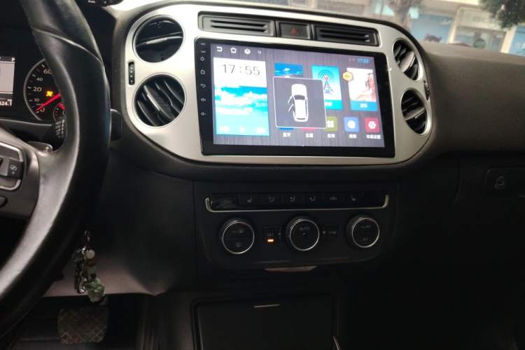 Used Volkswagen Tiguan 2013 1.8 TSI Automatic All-Wheel Drive Luxury Model Audio And AC Panel