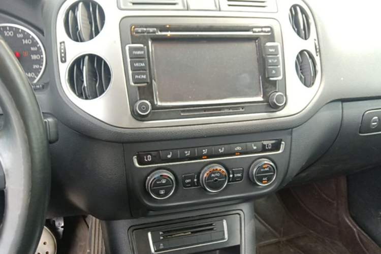 Used Volkswagen Tiguan 2013 1.8TSI Automatic Two-Wheel Drive Luxury Model Audio And AC Panel