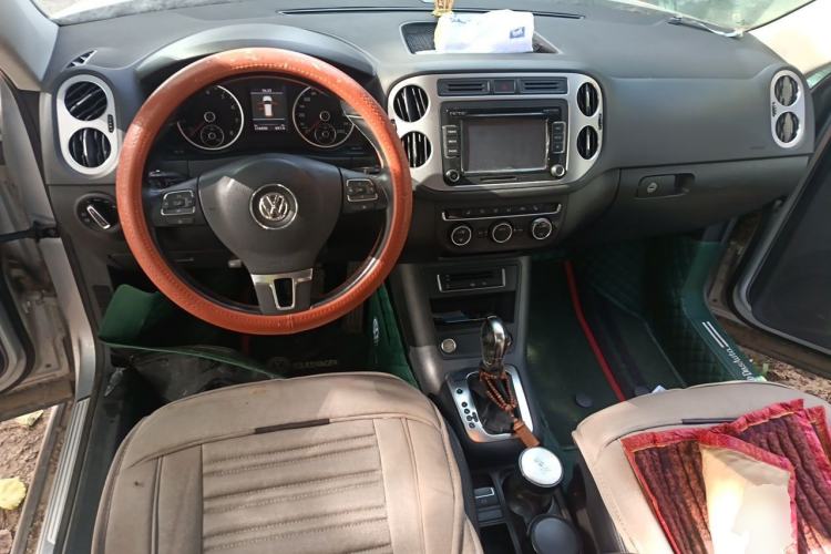 Used Volkswagen Tiguan 2013 2.0 TSI Automatic All-Wheel-Drive Flagship Edition Center Console