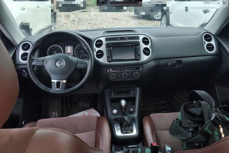 Used Volkswagen Tiguan 2013 2.0 TSI Automatic All-Wheel-Drive Flagship Edition Center Console