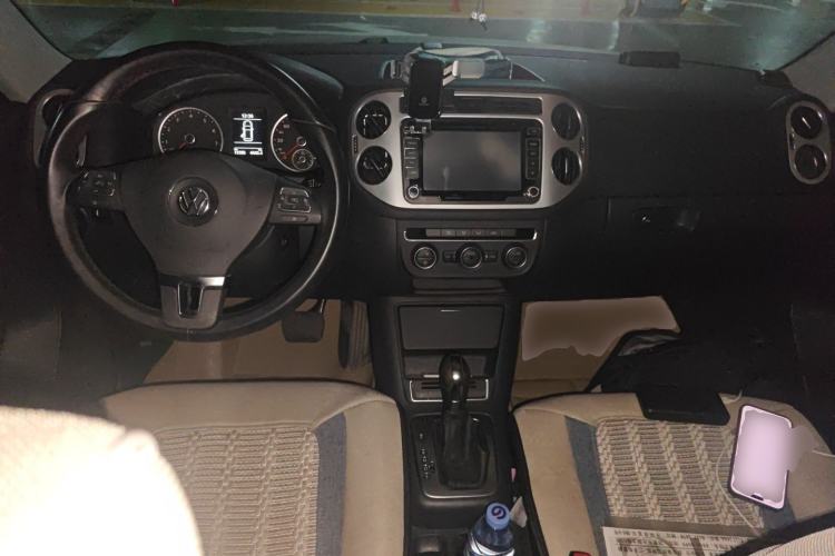 Used Volkswagen Tiguan 2013 1.8 TSI Automatic Two-Wheel Drive Comfort Edition Center Console