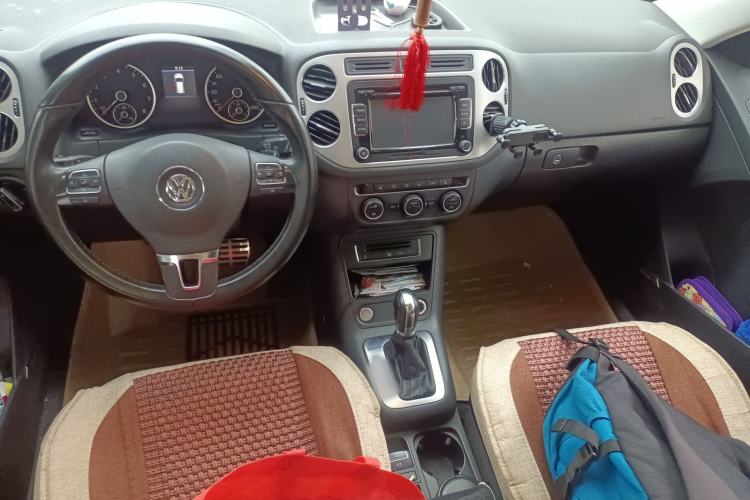 Used Volkswagen Tiguan 2013 2.0 TSI Automatic All-Wheel-Drive Flagship Edition Center Console
