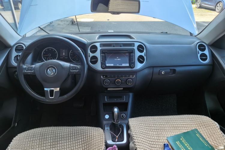 Used Volkswagen Tiguan 2013 2.0 TSI Automatic All-Wheel-Drive Flagship Edition Center Console
