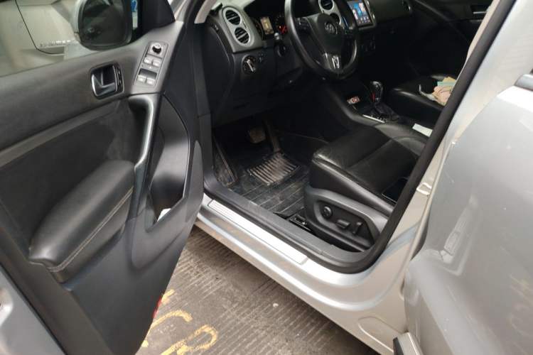 Used Volkswagen Tiguan 2013 1.8 TSI Automatic All-Wheel Drive Luxury Model Driver Seat
