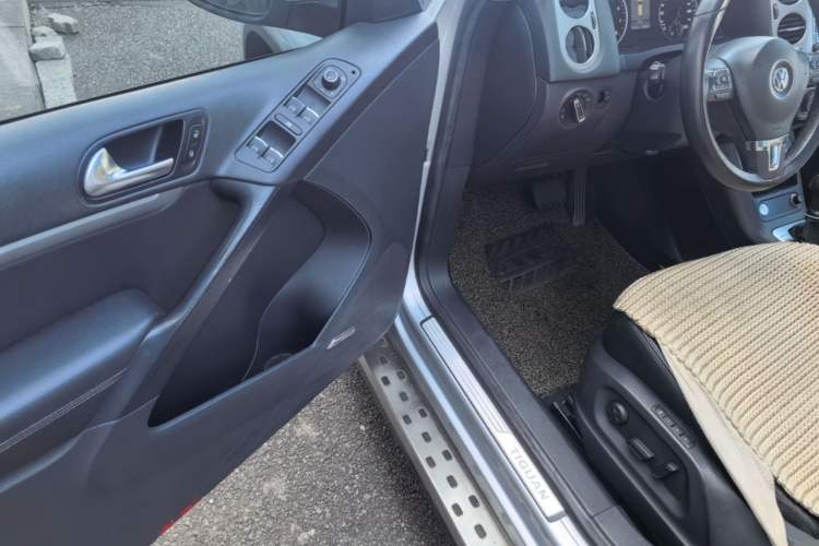 Used Volkswagen Tiguan 2013 2.0 TSI Automatic All-Wheel-Drive Flagship Edition Driver Seat