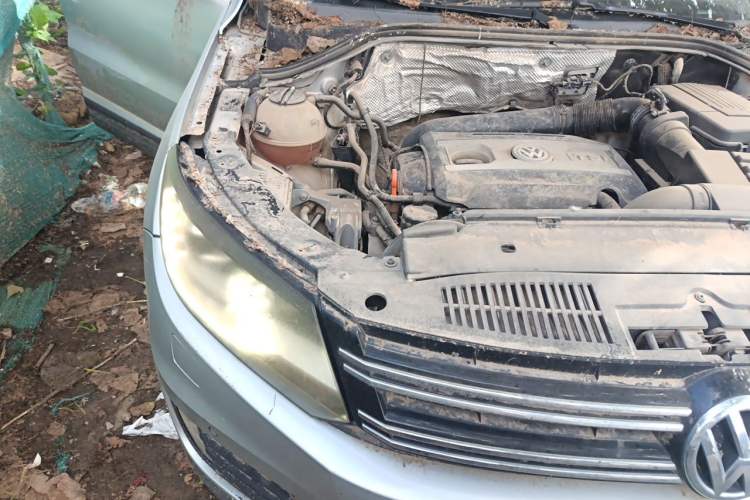 Used Volkswagen Tiguan 2013 2.0 TSI Automatic All-Wheel-Drive Flagship Edition Engine Bay Right