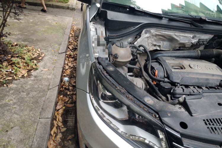Used Volkswagen Tiguan 2013 1.8 TSI Automatic All-Wheel Drive Luxury Model Engine Bay Right