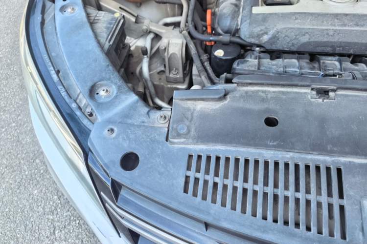 Used Volkswagen Tiguan 2013 2.0 TSI Automatic All-Wheel-Drive Flagship Edition Engine Bay Right
