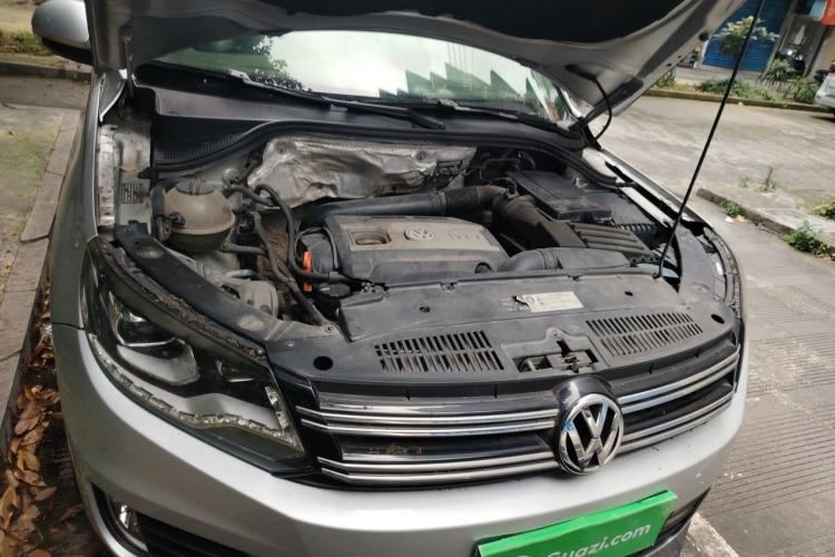 Used Volkswagen Tiguan 2013 1.8 TSI Automatic All-Wheel Drive Luxury Model Engine Bay