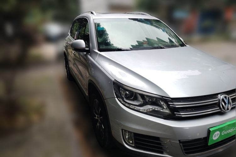 Used Volkswagen Tiguan 2013 1.8 TSI Automatic All-Wheel Drive Luxury Model Front Right 45 Deg