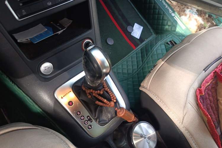 Used Volkswagen Tiguan 2013 2.0 TSI Automatic All-Wheel-Drive Flagship Edition Gear Lever