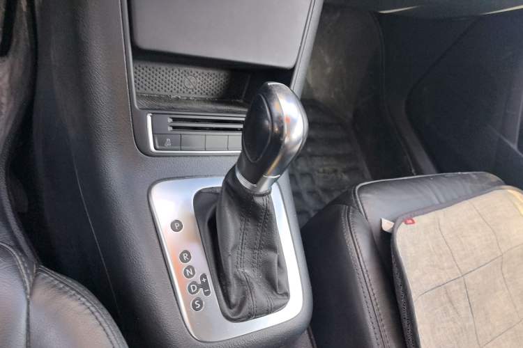 Used Volkswagen Tiguan 2013 1.8 TSI Automatic Two-Wheel Drive Comfort Edition Gear Lever
