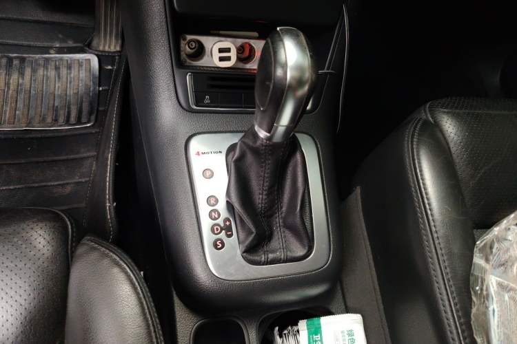 Used Volkswagen Tiguan 2013 1.8 TSI Automatic All-Wheel Drive Luxury Model Gear Lever
