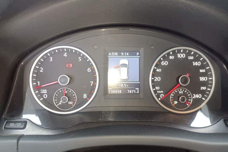 Used Volkswagen Tiguan 2013 2.0 TSI Automatic All-Wheel-Drive Flagship Edition Instrument Cluster