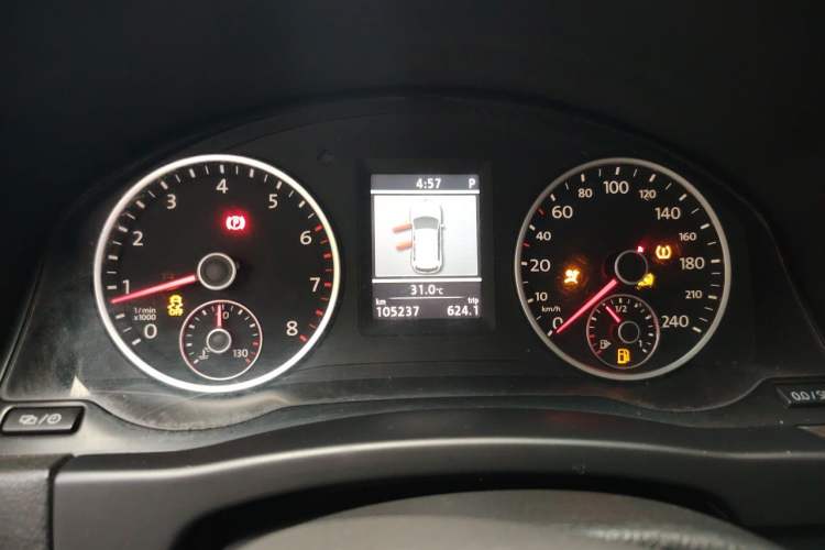 Used Volkswagen Tiguan 2013 1.8 TSI Automatic All-Wheel Drive Luxury Model Instrument Cluster