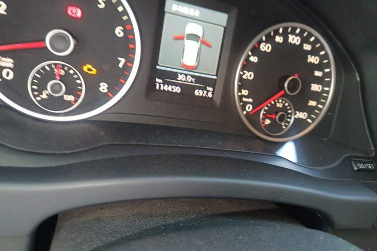 Used Volkswagen Tiguan 2013 2.0 TSI Automatic All-Wheel-Drive Flagship Edition Odometer Close Up