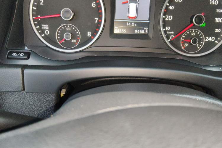 Used Volkswagen Tiguan 2013 2.0 TSI Automatic All-Wheel-Drive Flagship Edition Odometer Close Up