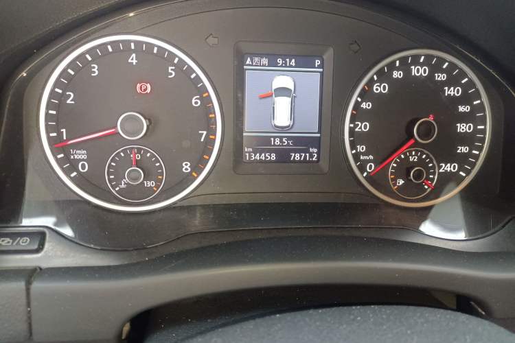 Used Volkswagen Tiguan 2013 2.0 TSI Automatic All-Wheel-Drive Flagship Edition Odometer Close Up