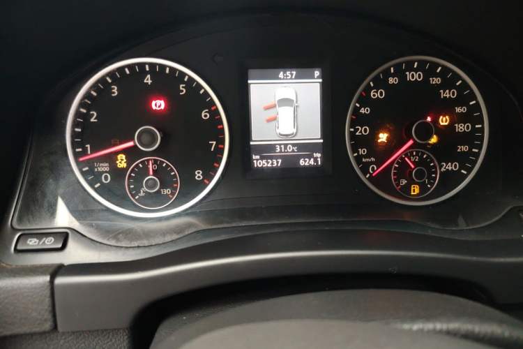 Used Volkswagen Tiguan 2013 1.8 TSI Automatic All-Wheel Drive Luxury Model Odometer Close Up