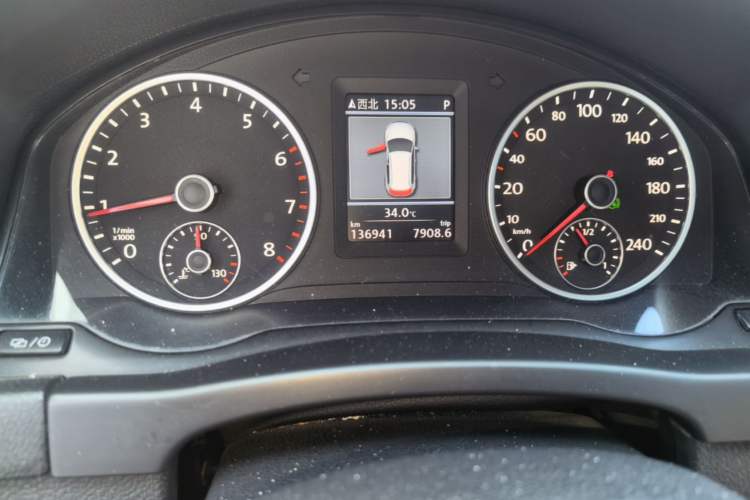 Used Volkswagen Tiguan 2013 2.0 TSI Automatic All-Wheel-Drive Flagship Edition Odometer Close Up