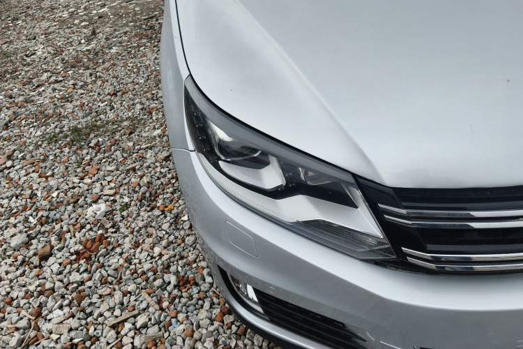 Used Volkswagen Tiguan 2013 2.0 TSI Automatic All-Wheel-Drive Flagship Edition Right Front Headlight