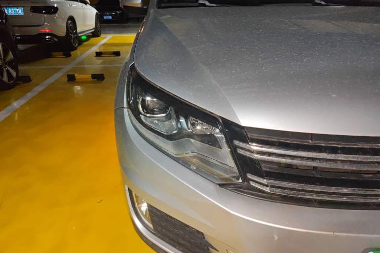 Used Volkswagen Tiguan 2013 1.8 TSI Automatic Two-Wheel Drive Comfort Edition Right Front Headlight
