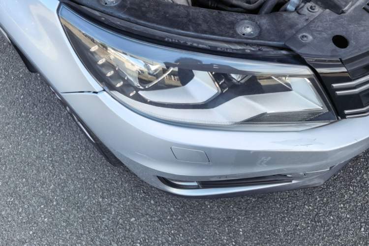 Used Volkswagen Tiguan 2013 2.0 TSI Automatic All-Wheel-Drive Flagship Edition Right Front Headlight