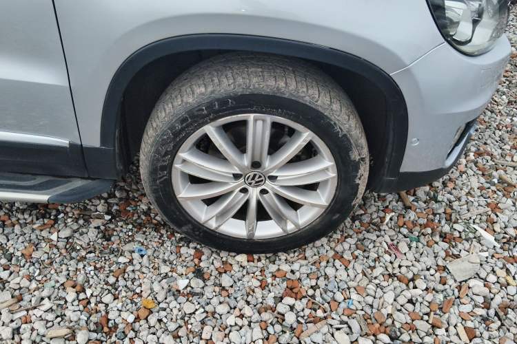 Used Volkswagen Tiguan 2013 2.0 TSI Automatic All-Wheel-Drive Flagship Edition Right Front Wheel Hub