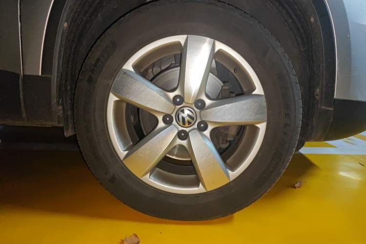 Used Volkswagen Tiguan 2013 1.8 TSI Automatic Two-Wheel Drive Comfort Edition Right Front Wheel Hub