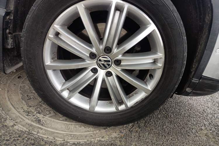 Used Volkswagen Tiguan 2013 2.0 TSI Automatic All-Wheel-Drive Flagship Edition Right Front Wheel Hub